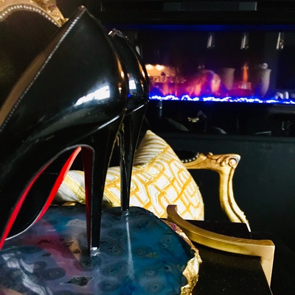 Louboutin Mumbai Black Paten Leather Classic Pump - Picture 8 of 8